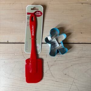 Wondershop NWT Gingerbread Cookie Cutter Betty Crocker Spatula Christmas Bundle